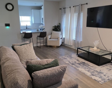 1004 Princeton Heights - Photo Thumbnail 2