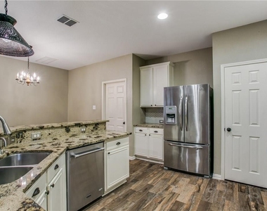 208 N Arbor Ridge Drive - Photo Thumbnail 9