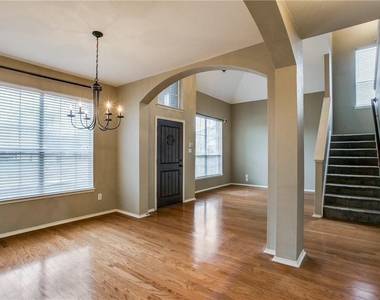 208 N Arbor Ridge Drive - Photo Thumbnail 2