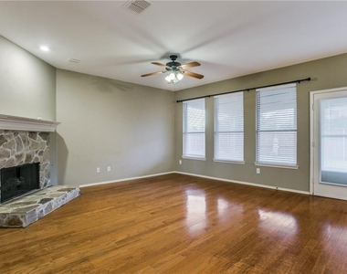 208 N Arbor Ridge Drive - Photo Thumbnail 4