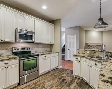 208 N Arbor Ridge Drive - Photo Thumbnail 11