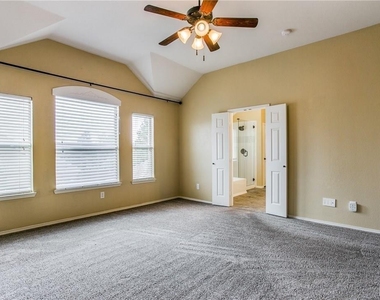 208 N Arbor Ridge Drive - Photo Thumbnail 13