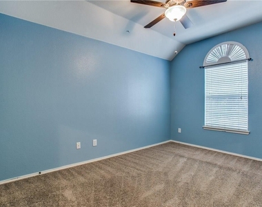 208 N Arbor Ridge Drive - Photo Thumbnail 16
