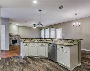 208 N Arbor Ridge Drive - Photo Thumbnail 10