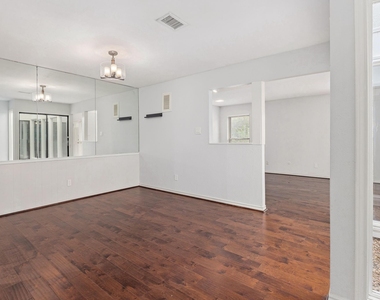 812 Saint Paul Court - Photo Thumbnail 4
