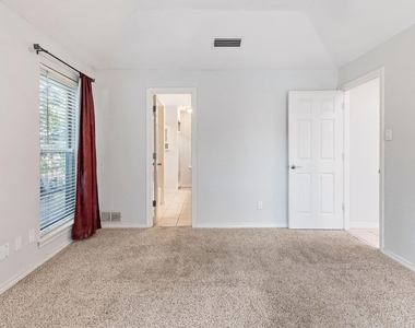 812 Saint Paul Court - Photo Thumbnail 10