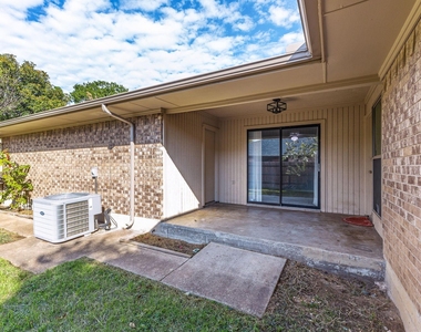 812 Saint Paul Court - Photo Thumbnail 15