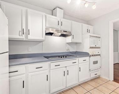 812 Saint Paul Court - Photo Thumbnail 7