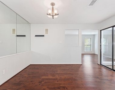 812 Saint Paul Court - Photo Thumbnail 5
