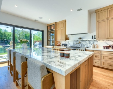 5108 Yacht Club Drive - Photo Thumbnail 8