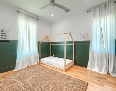 5108 Yacht Club Drive - Photo Thumbnail 31