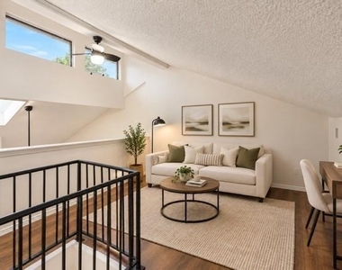 213 Hood Street - Photo Thumbnail 5