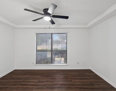 213 Hood Street - Photo Thumbnail 9
