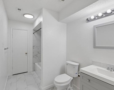 213 Hood Street - Photo Thumbnail 11
