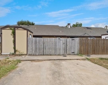 213 Hood Street - Photo Thumbnail 16