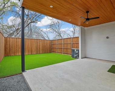 2413 Crossman Avenue - Photo Thumbnail 22