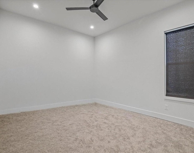 2413 Crossman Avenue - Photo Thumbnail 14