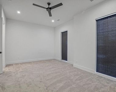 2413 Crossman Avenue - Photo Thumbnail 12