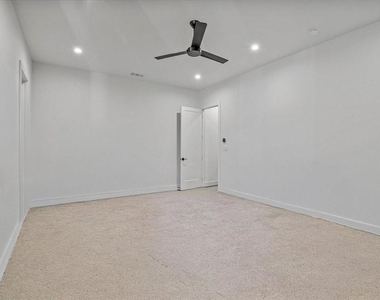 2413 Crossman Avenue - Photo Thumbnail 10