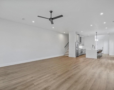 2413 Crossman Avenue - Photo Thumbnail 3