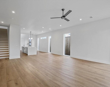 2413 Crossman Avenue - Photo Thumbnail 2