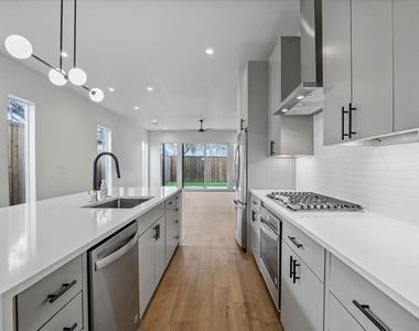 2413 Crossman Avenue - Photo Thumbnail 4