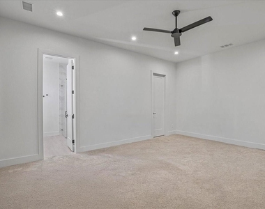 2413 Crossman Avenue - Photo Thumbnail 16