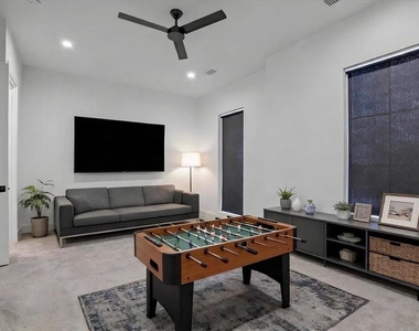 2413 Crossman Avenue - Photo Thumbnail 11