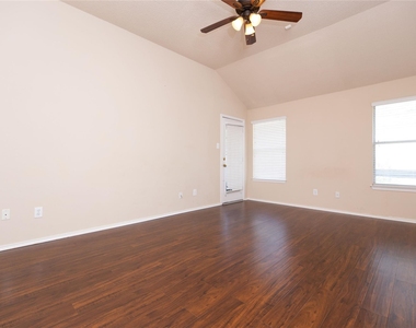 1207 Brook Drive - Photo Thumbnail 3