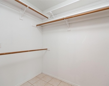 1207 Brook Drive - Photo Thumbnail 25