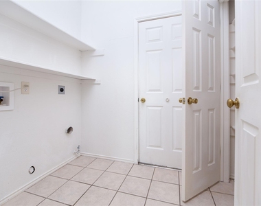 1207 Brook Drive - Photo Thumbnail 8