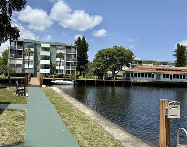 2741 E Taft Street - Photo Thumbnail 5