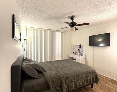 2741 E Taft Street - Photo Thumbnail 20