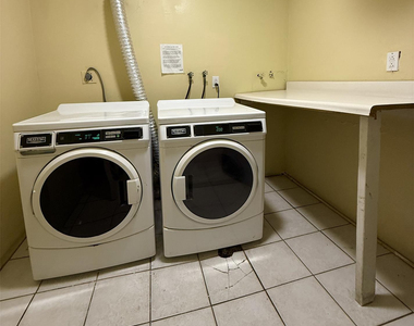 2741 E Taft Street - Photo Thumbnail 8