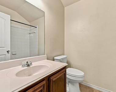 2515 Wynngate Drive - Photo Thumbnail 24
