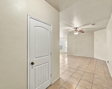 2515 Wynngate Drive - Photo Thumbnail 6