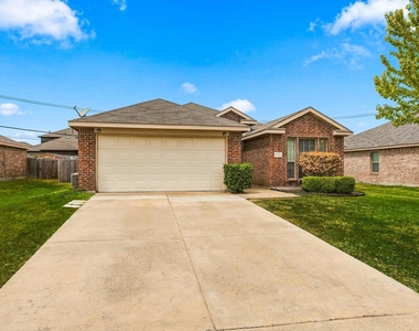 2515 Wynngate Drive - Photo Thumbnail 2