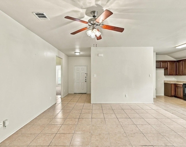 2515 Wynngate Drive - Photo Thumbnail 5