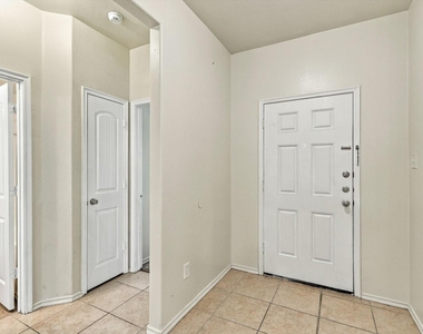 2515 Wynngate Drive - Photo Thumbnail 4