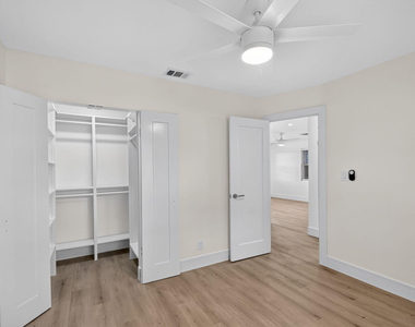 4317 Vermont Avenue - Photo Thumbnail 11