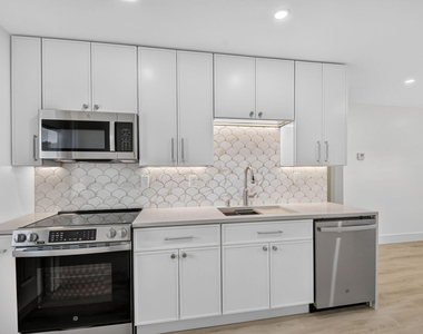 4317 Vermont Avenue - Photo Thumbnail 3