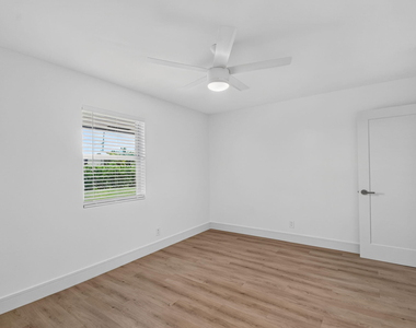 4317 Vermont Avenue - Photo Thumbnail 9