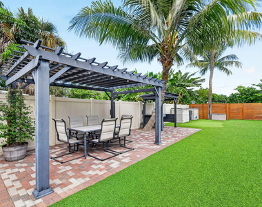 4317 Vermont Avenue - Photo Thumbnail 18