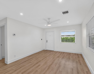 4317 Vermont Avenue - Photo Thumbnail 6