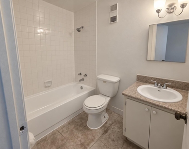 9401 Nw 49th Place - Photo Thumbnail 3