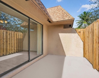 9401 Nw 49th Place - Photo Thumbnail 19