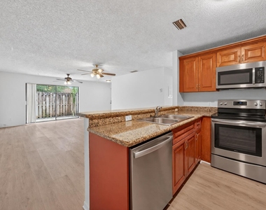9401 Nw 49th Place - Photo Thumbnail 8