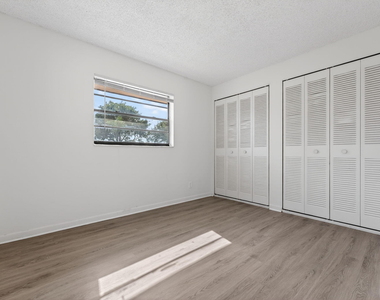 9401 Nw 49th Place - Photo Thumbnail 14