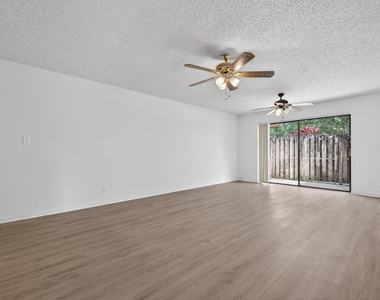 9401 Nw 49th Place - Photo Thumbnail 7