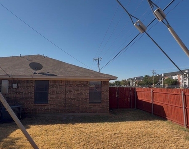 1920 San Rafael Street - Photo Thumbnail 22